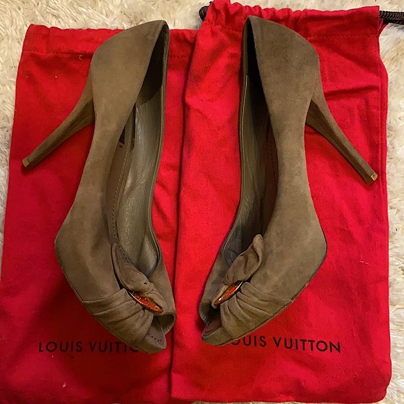 Louis Vuitton Suede Peep Toe - Picture 2 of 4